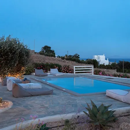 Mia * Chrisi Akti (Paros)
